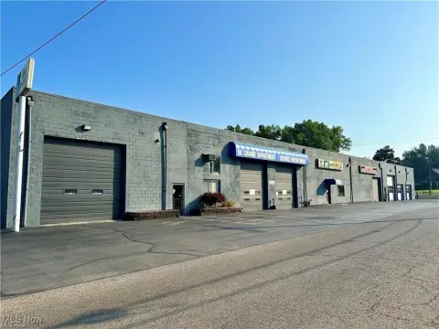 Retail Space in Bustling Area