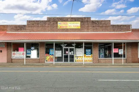 Open-Plan Retail Storefront