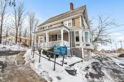 Multi-Use Commercial Building in Old Town