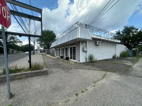 Commercial Building in Prime Location