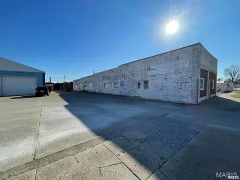 Versatile Commercial Building in Centralia