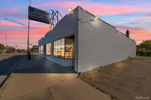 Detroit 8 Mile Commercial Property