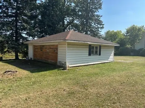 Unincorporated Plainfield Lot with Garage