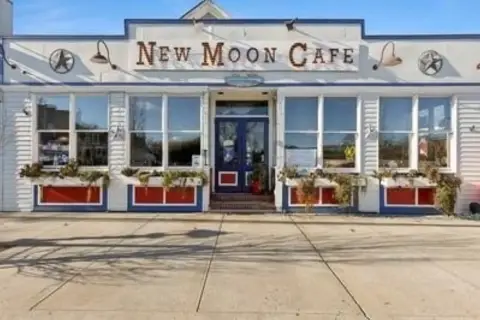 East Quogue Cafe with Apartments
