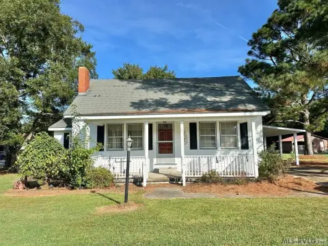Cozy Farmhouse Style Home