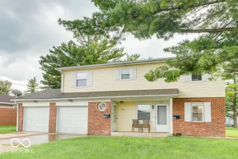 Renovated Duplex with Garage Access
