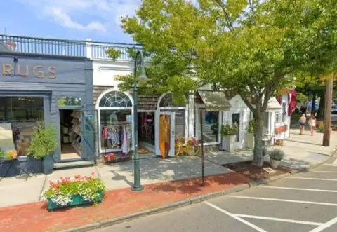 Retail Space in Southampton, NY