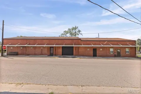 Versatile Commercial Space in Bethalto