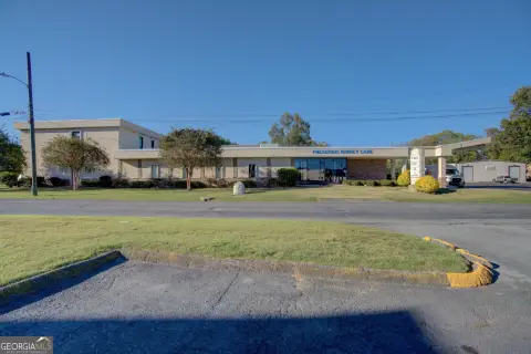 Medical Office Building with Warehouse