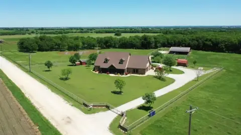 Valley View Ranch with Equestrian Facilities