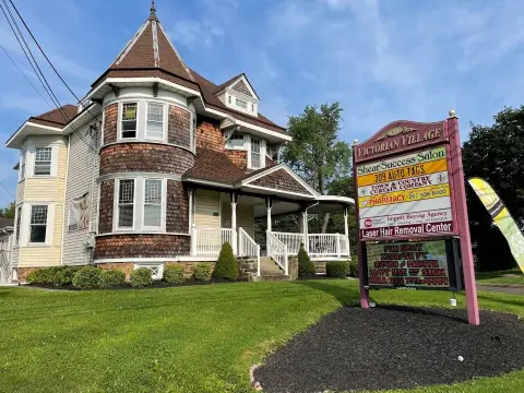 Commercial Building in Victorian Village