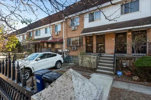 Brooklyn Multifamily Home with Income