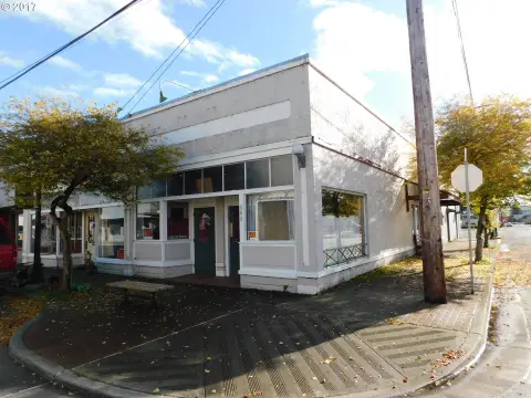 Three-Storefront Retail Building
