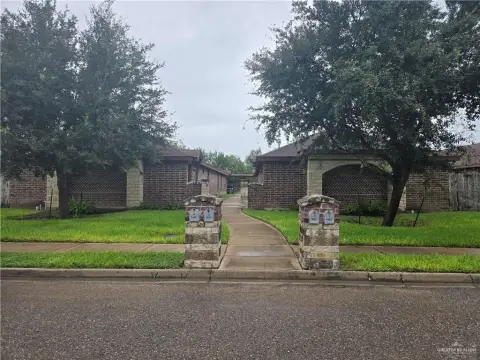 Edinburg Fourplex: Investment Opportunity
