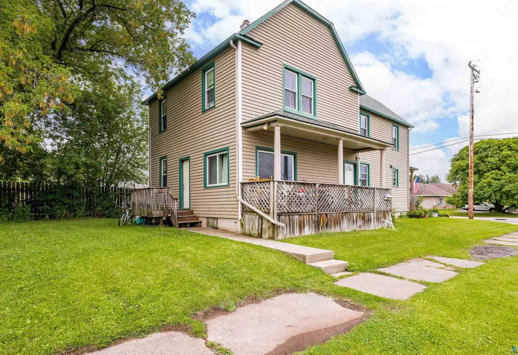 201 E Mccuen St, Duluth, MN 55808