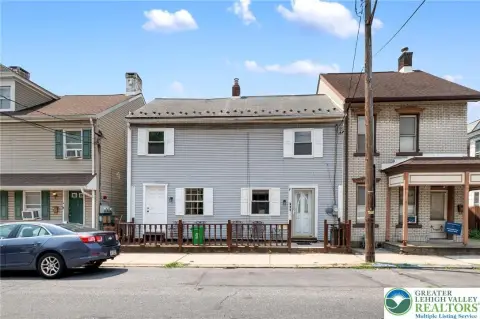 Duplex With Fully Fenced Backyard