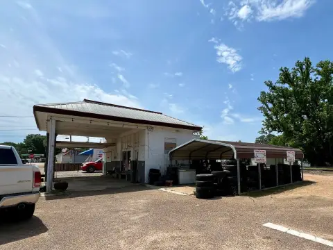 Commercial Building in North Carrollton