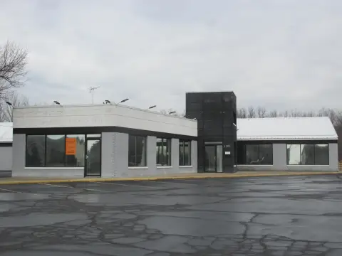 La Porte Showroom For Rent