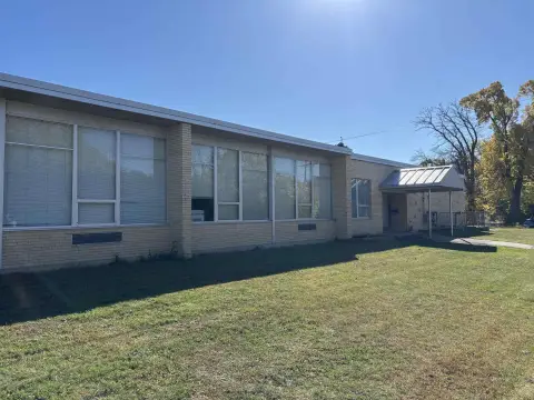 Former Grade School Leasing Opportunity