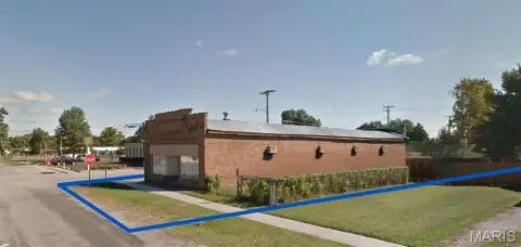 Commercial Building in Tamms, IL