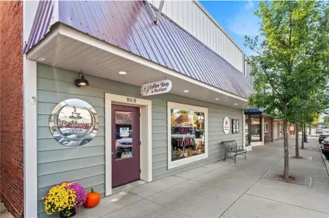 Commercial Building in Baldwin's Heart