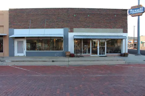 Historical Route 66 Retail Property