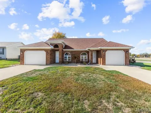 Well-Maintained Duplex: Investment Opportunity