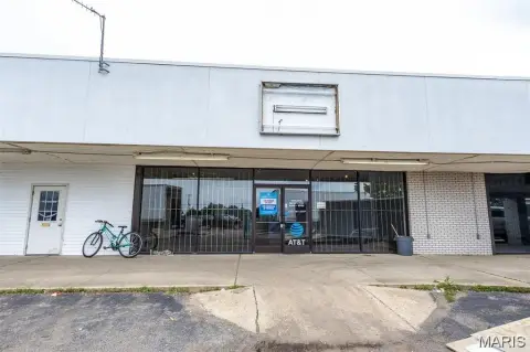 Multi-Unit Shopping Center For Rent