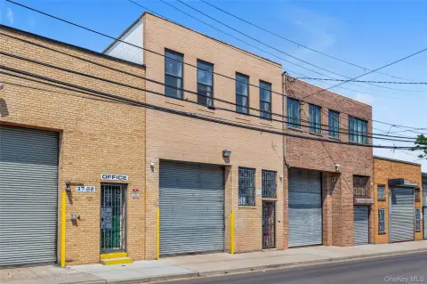Flex Space with Mezzanine Office