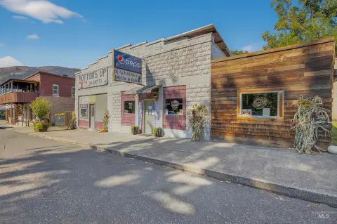 Thriving Restaurant and Bar Opportunity