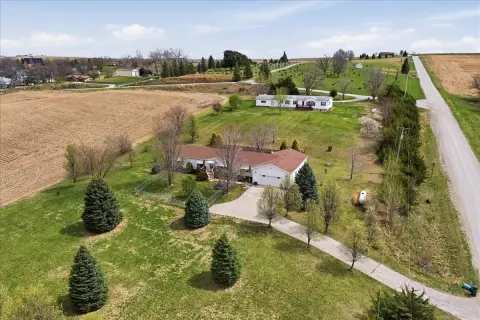 Mineola Farm/Estate with Acreage