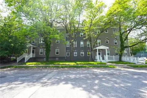14-Unit Apartment Building