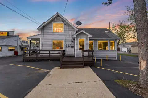 Versatile Commercial Building in Wauconda