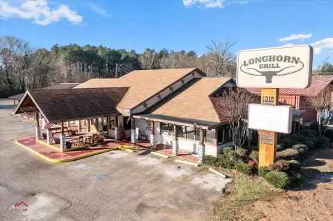 Conventional Restaurant With Parking