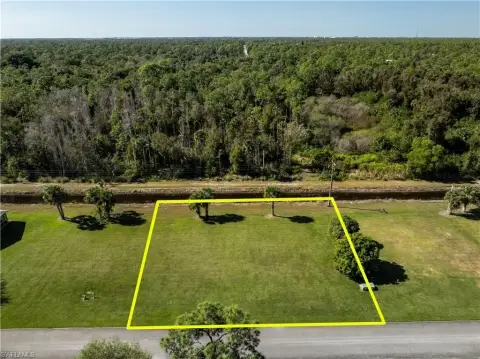 Naples Fly-In Airpark Buildable Lot