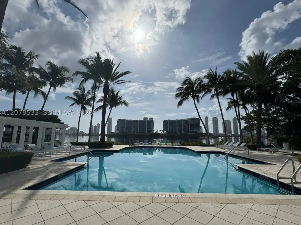 3235 NE 184Th St, Aventura, FL 33160
