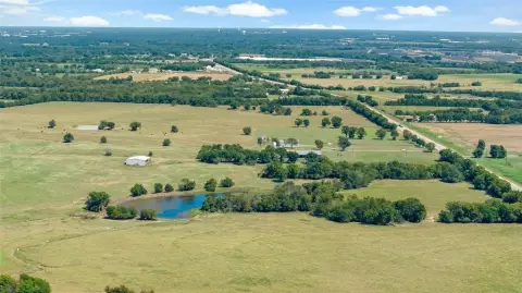 516-Acre Ranch in Lamar County
