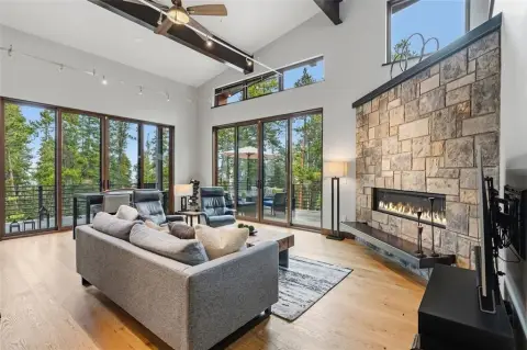 Mountain Duplex with Flexible Living