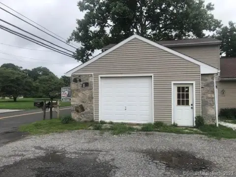 Brookfield Commercial Space For Lease