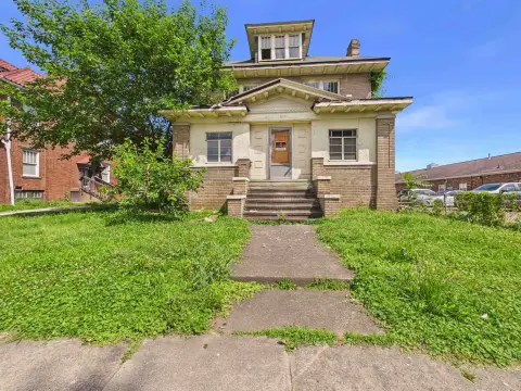 2.5-Story Brick Multi-Unit Building