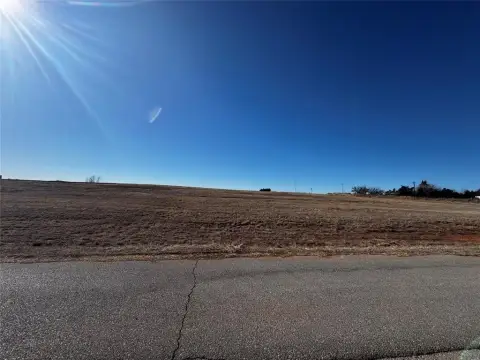 Residential Land in Mustang, OK