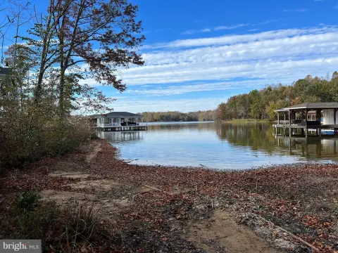 Waterfront Lot in Noah's Landing