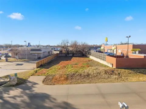 Commercial Land in Yukon, OK