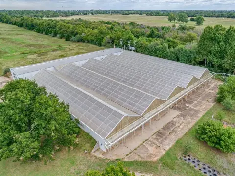 High-Capacity Greenhouse Facility on 6 Acres