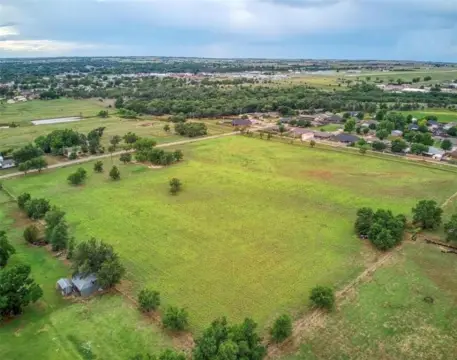 Elk City Acreage Opportunity