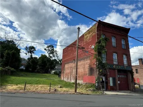 Mixed-Use Building in Middletown, NY