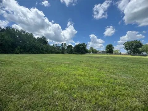 Peculiar, MO Commercial Lot