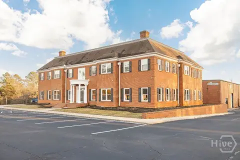 Renovated Office Space in Bogart