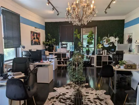 Furnished Astoria Office Near Transit