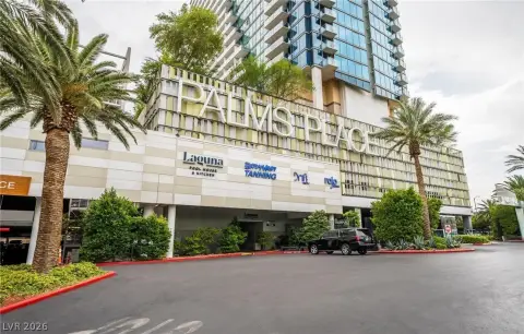 Palms Place High-Floor Jr. Suite